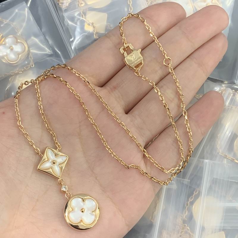 LV Necklace 03lyr569